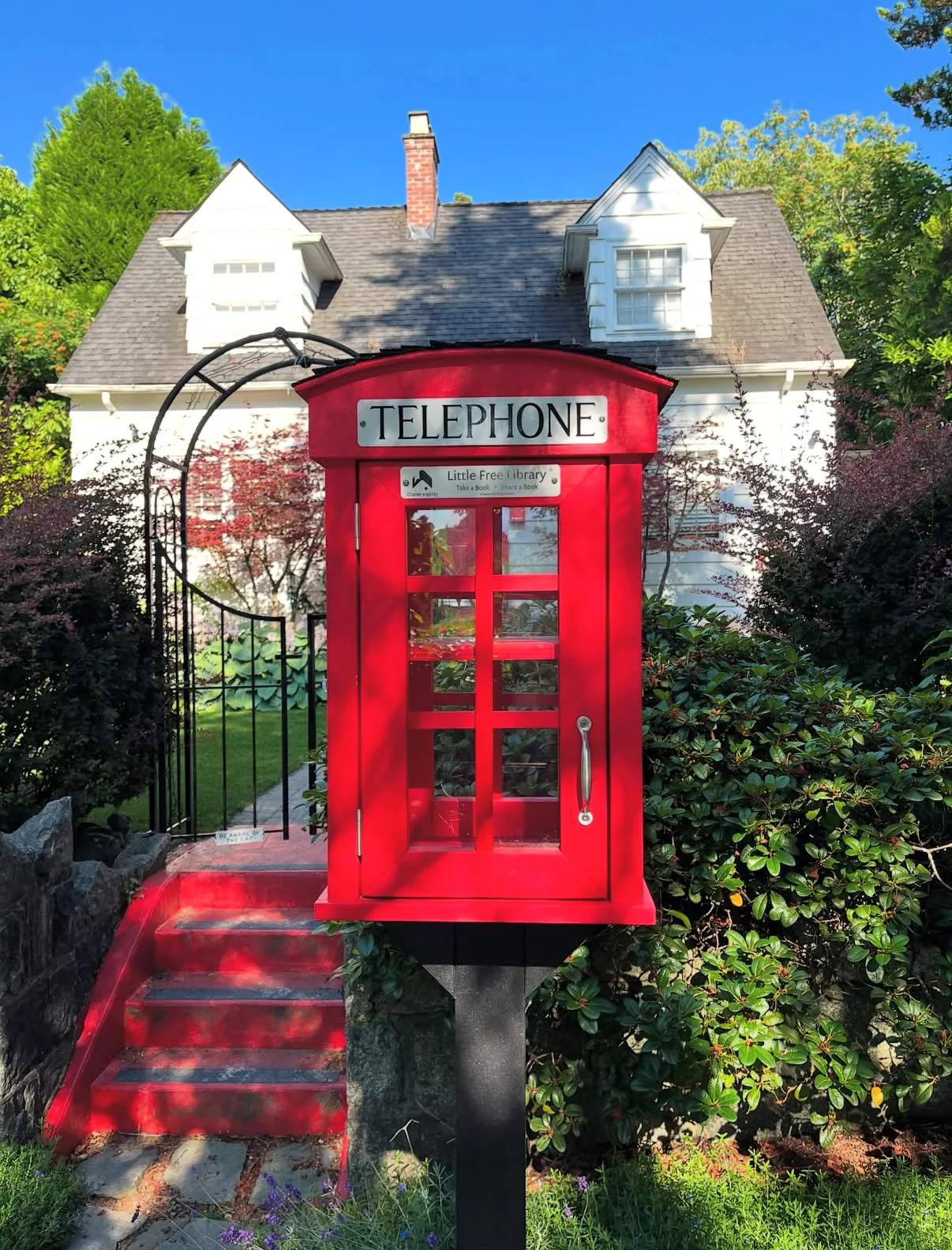 Telephone Booth Little Free Library - Image 4